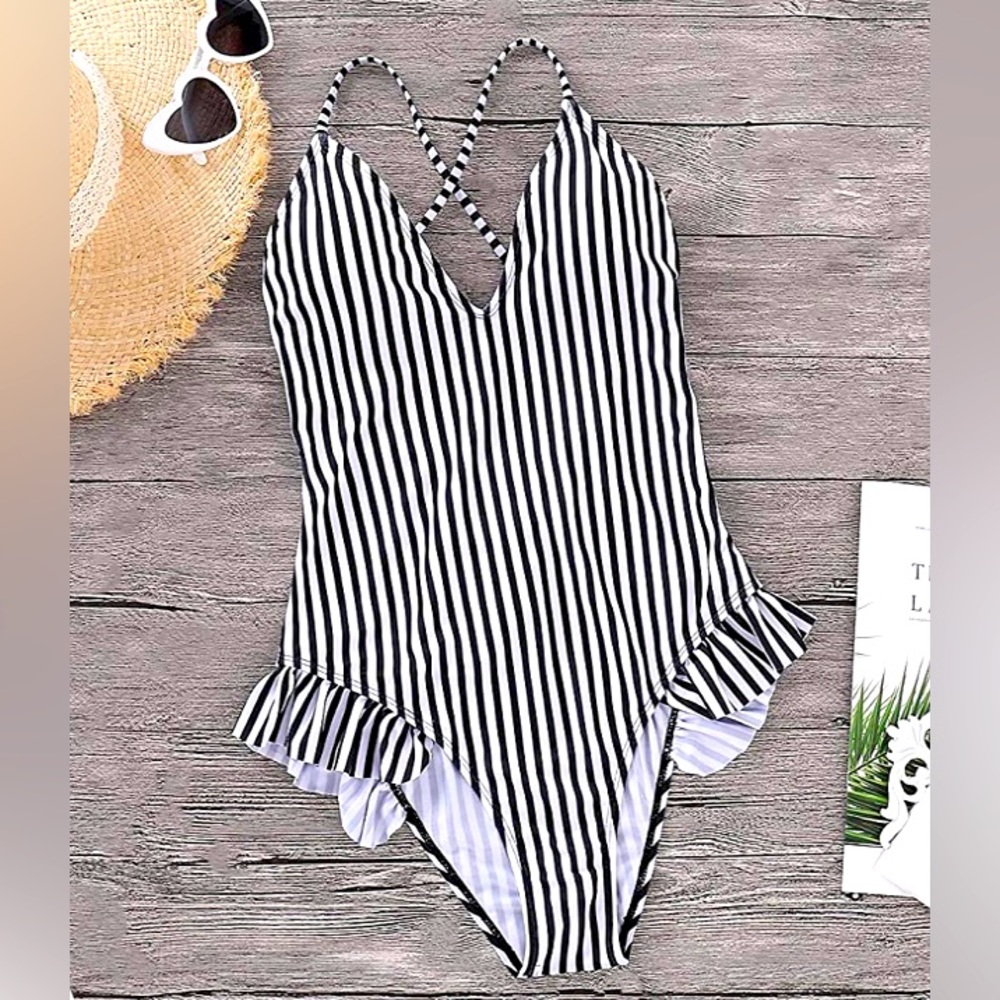 B&W Stripe Flattering V Low Cut Beach Bathing Suit Swimsuit Ruffle Beach Bikini